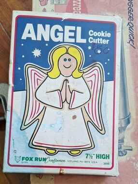 Angel Cookie Cutter -Fox Run White & Yellow